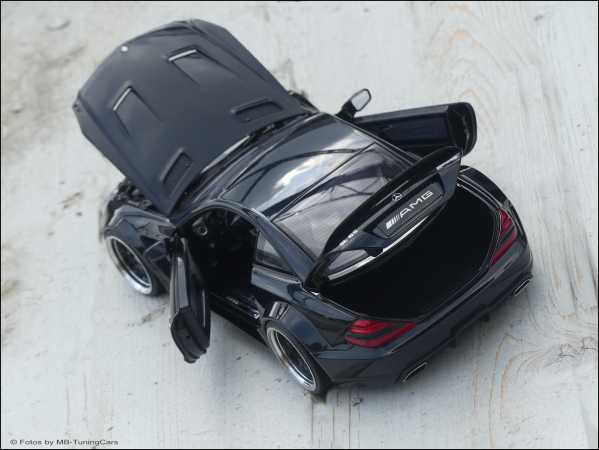 1:18 MERCEDES-BENZ SL65 AMG R230 BLACK SERIES